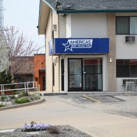 Americas Best Value Inn East Peoria, hotel di Peoria