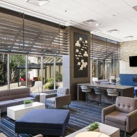 Best Western Premier Calgary Plaza Hotel & Conference Centre, хотел в Калгари