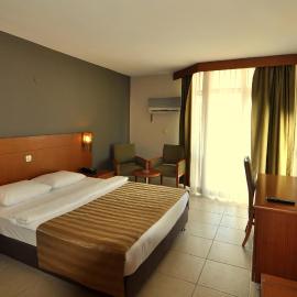 Surtel Hotel, hotelli kohteessa Kuşadası