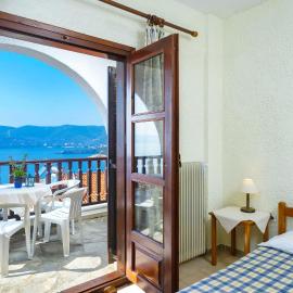 Kritikos Apartments โรงแรมในปีร์กาดิเกีย