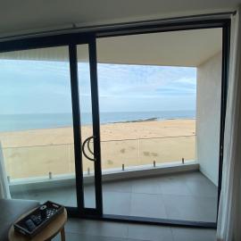 Apartment 32, BAY VIEW SUITES، فندق في Langstrand