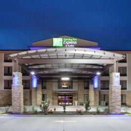 Holiday Inn Express & Suites St Louis Airport by IHG