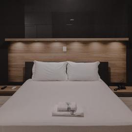 Petri Plaza Hotel, hotel Francisco Beltrãóban