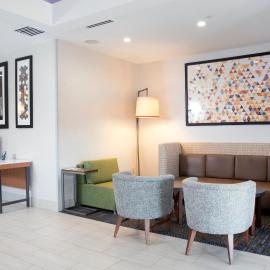 Holiday Inn Express Hotel & Suites Chester by IHG,Chester的飯店