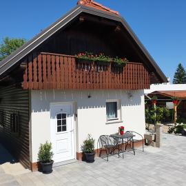 Charming tiny house "Pr Basc" in Ljubljana with cozy terrace and barbecue area, hotell Ljubljanas