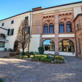 Villa Santa Maria dell'Arco - Centro Oreb, khách sạn ở Cazzago San Martino