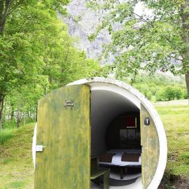 Campingplatz mit Restaurant & Sportarena Leukerbad, отель в Лейкербад