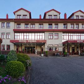 Hotel Piedra, hotel i Perlora