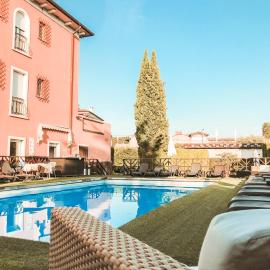 Hotel Benacus, hotel Lazisében