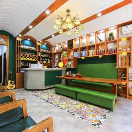 Edinburgh Hostel - Coffee bar - Western breakfast -Travel expert -Good location-English reception-Ticket service-Tourism planing-Laundry-Camara-Drone gopro، فندق في تشانغجياجيه