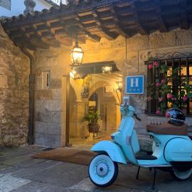 Hotel Santillana，位于桑提亚纳德玛的酒店