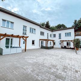 Chaty a Apartmány Hracholusky Kemp Kosatka – hotel w mieście Pňovany