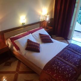 Hotel el Hayat، فندق في باتنة