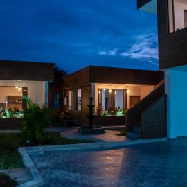 Toucan Platinum Suites Aparthotel، فندق في ميندو