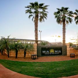 Mia Mia House in the Desert، فندق في نيومان