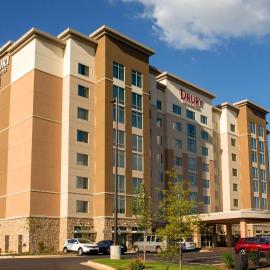 Drury Inn & Suites Huntsville Space & Rocket Center，位于亨茨维尔的酒店