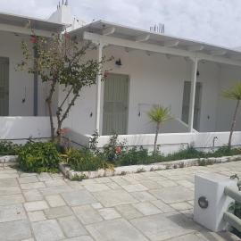 ISALOS ROOMS ON THE BEACH، فندق في سيريفوس شورا