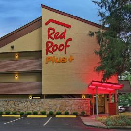 Red Roof Inn PLUS+ Atlanta - Buckhead, hotel sa Atlanta