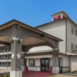 Red Roof Inn PLUS + Galveston - Beachfront, hotel in Galveston