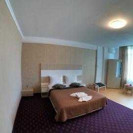 Hotel Mon Caprice，位于布加勒斯特的酒店