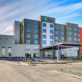 Holiday Inn Express & Suites - Calgary Airport Trail NE by IHG, hotelli kohteessa Calgary