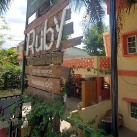 Ruby - Casa de Hospedes - Backpackers, ξενοδοχείο στη Ναμπούλα