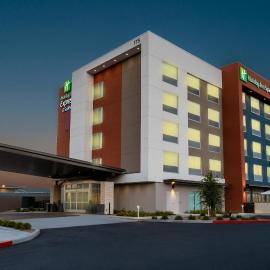 Holiday Inn Express & Suites - Las Vegas - E Tropicana by IHG, hotel in Las Vegas