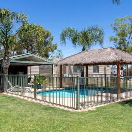 Paringa Caravan Park, hotel Renmarkban