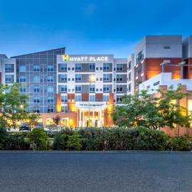 Hyatt Place Kelowna, отель в Келоуне