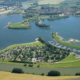 Recreatiepark Jachthaven De Veerstal Lathum - Luxe Chalet, viešbutis mieste Lathum