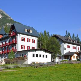 Hotel Croda Rossa, hotel u gradu 'Carbonin'