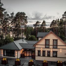 Vanaga Ligzda, hotel in Baltezers