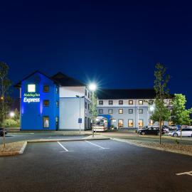 Holiday Inn Express Antrim by IHG, hotel u gradu Antrim
