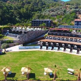 Manaspark Deluxe Hotel