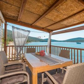 Seascape bungalow with terrace with seaview, hotel in Mali Pašman