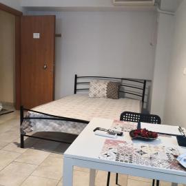 House in the center of Piraeus next to the port and the metro!!, hotel a El Pireu