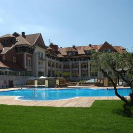 Gran Hotel Balneario De Puente Viesgo，位于蓬特维耶斯戈的酒店