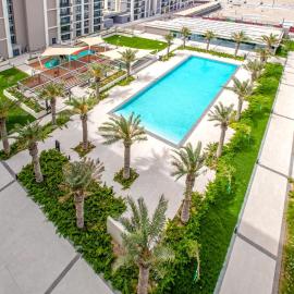 A Luxury Aprt 2 bedrooms Balcony with wonderful view Mall access hi speed WIFI Beach access & much more for Family Only, hotel in Rayyā