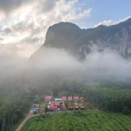 Bansuanphutarn, hotel Ban Pha Saeng Lang városában