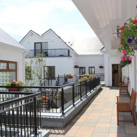 Donegan Court Aparthotel, Hotel in Galway