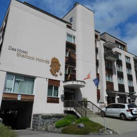Hotel Sherlock Holmes "nur 200 m zur Gondelbahn Hasliberg", hotel v destinácii Meiringen