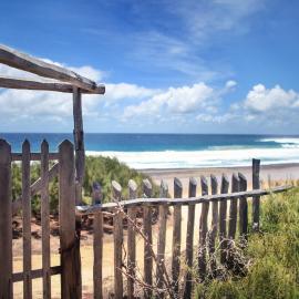 Tofinho Beach House Apartments, hotel di Inhambane