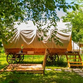 Dragonfly Gardens - The Wagons, hotel in Braşov
