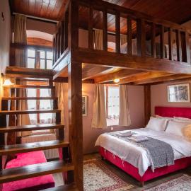 The Old School Boutique Hotel，位于希拉科的酒店