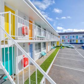 Waves on Banyan formerly Comfort Inn International、ウォーナンブールのホテル