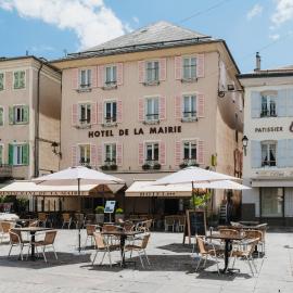 Logis - Hotel De La Mairie, hotelli kohteessa Embrun