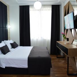 Hotel Comfort City Center, хотел в Тирана