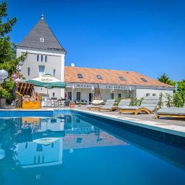 Herczeg Udvarház Poroszló, hotel v destinaci Poroszló