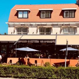 Hotel Sanders de Paauw โรงแรมในสเลาส์