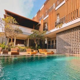Perissos Echo Beach, hotel a Canggu